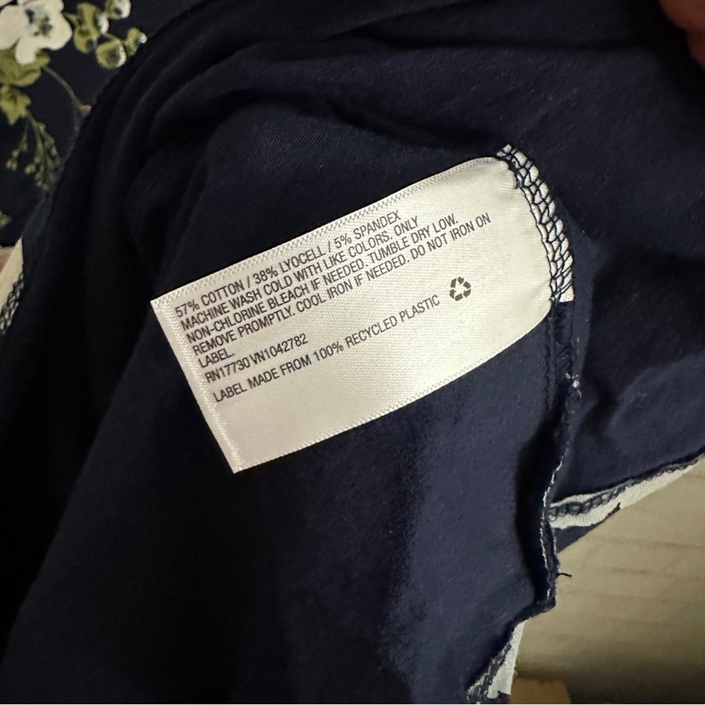 ISABEL Maternity by Ingrid & Isabel Navy Flowered Scoop Neck Short Sleeve Dress - Picture 12 of 13